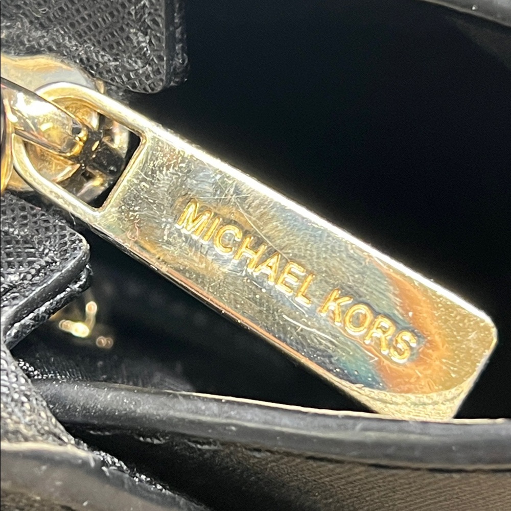 Michael Kors Jet Set Travel Rose Print Crossbody Bag – Black & Red - Picture 13 of 16